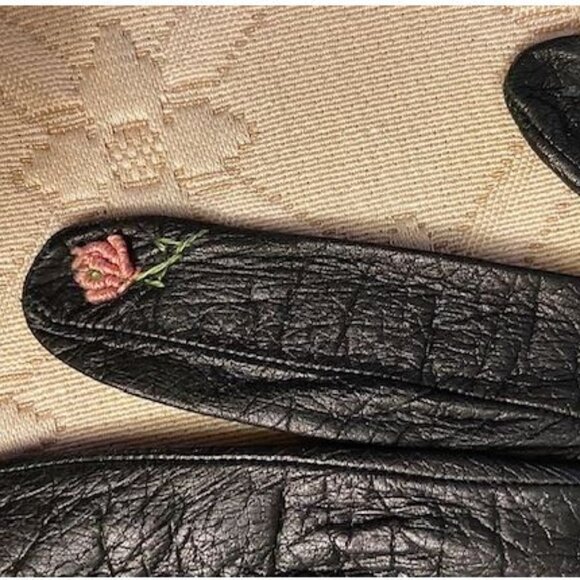 VINTAGE BLACK LEATHER W/ HAND EMBROIDERED FLOWERS - RARE FIND - SIZE 7 - Picture 3 of 7